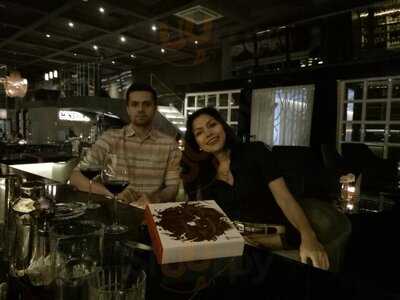 Moonshine - Dine & Lounge