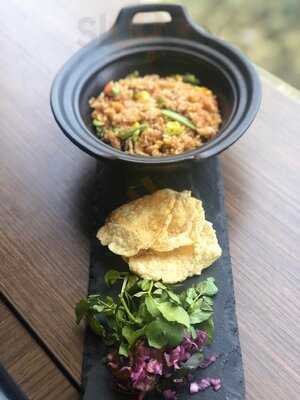 Moonshine - Dine & Lounge