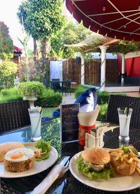 Easy Garden Resto & Cafe