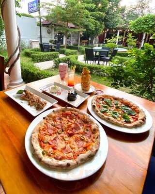 Easy Garden Resto & Cafe