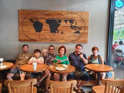 Starbucks Kuta Beachwalk 2