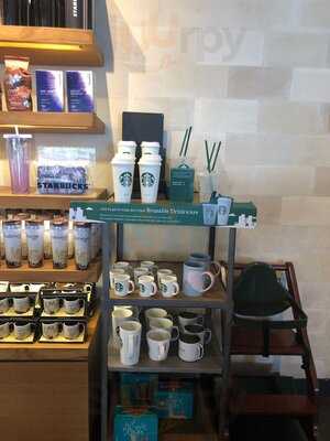 Starbucks Kuta Beachwalk 2