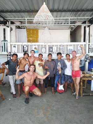 The Wave Bar & Grill Gt