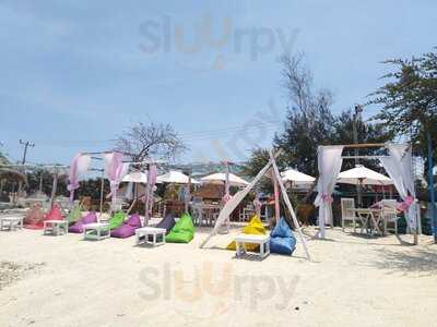 The Wave Bar & Grill Gt