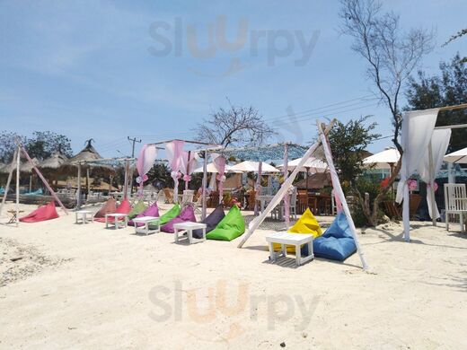 The Wave Bar & Grill Gt