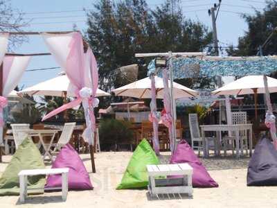 The Wave Bar & Grill Gt