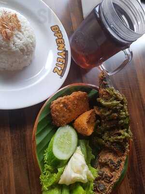 D'penyetz & D'cendol