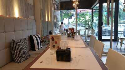 Reuni Coffee And Eatery