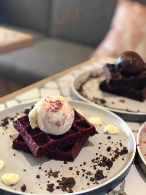 Al Bacio Gelato & Cafe