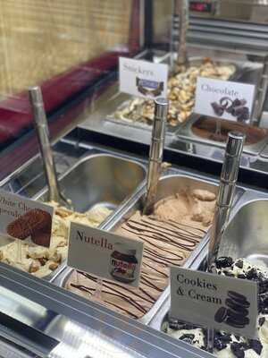 Al Bacio Gelato & Cafe