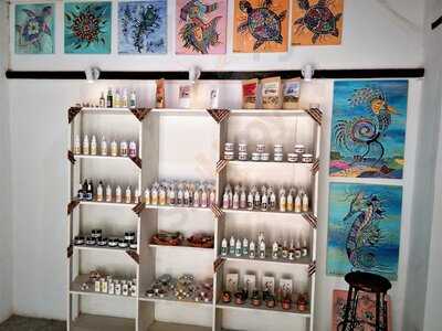 Laska Vi Cafe & Gallery