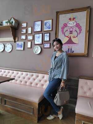 Giggle Box - One Belpark Mall