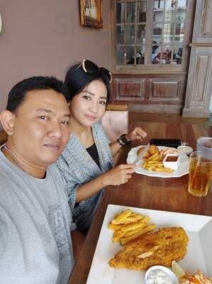 Giggle Box - One Belpark Mall