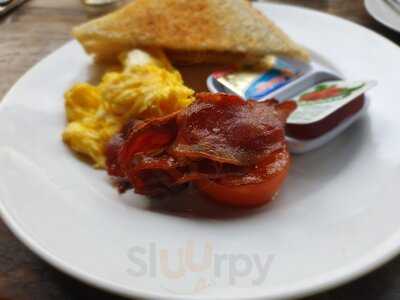 W Sports Bar & Restaurant