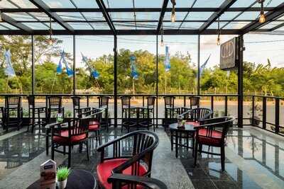 Dilly Daily Bistro And Bar