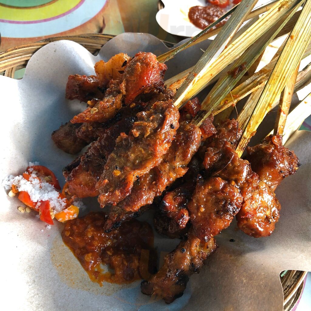 Sate Babi Bu Warni