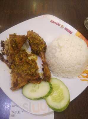 Bebek Dower - Pejaten Village