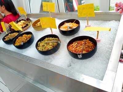 Kahuna Rooftop Pool And Restaurant