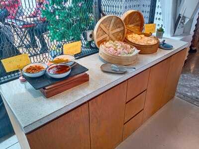 Kahuna Rooftop Pool And Restaurant