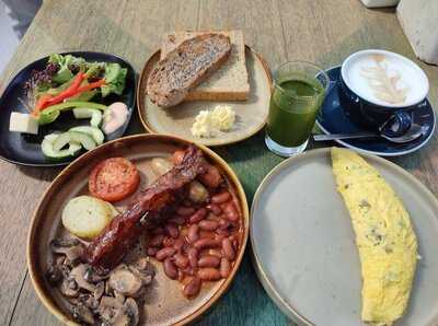 Kahuna Rooftop Pool And Restaurant