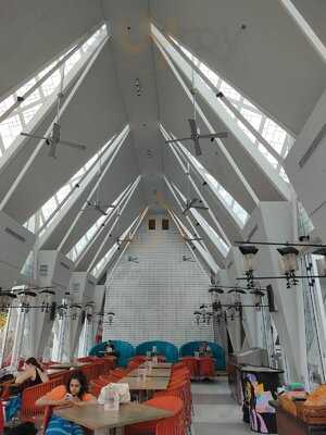 Kahuna Rooftop Pool And Restaurant