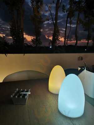 Kahuna Rooftop Pool And Restaurant