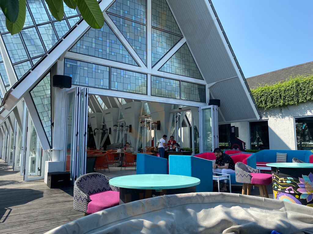 Kahuna Rooftop Pool And Restaurant