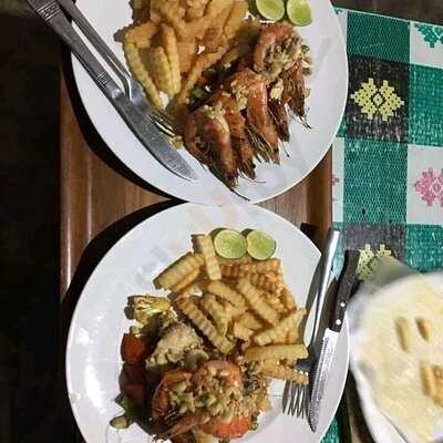 Regis Lounge And Bar