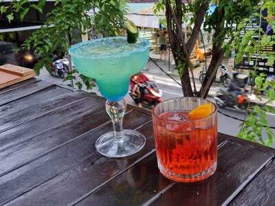 Los Jefes Tequila Bar & Kitchen