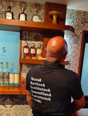 Los Jefes Tequila Bar & Kitchen