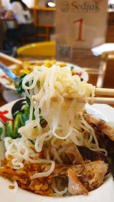 Sedjuk Bakmi & Kopi