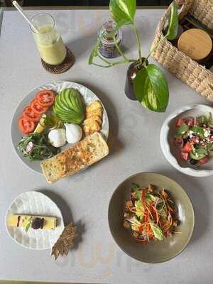 Kawisari Cafe & Eatery