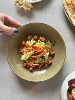 Kawisari Cafe & Eatery