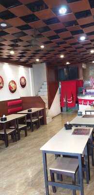 Mister Lie Kelapa Gading