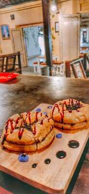 De Ngokow Coffee Roastery & Tea Club