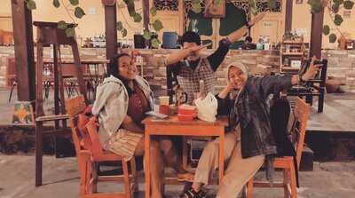 De Ngokow Coffee Roastery & Tea Club