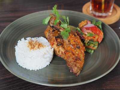 Savannah Cafe & Resto