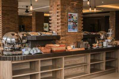 C-dev Restaurant By Canggu Dream Village