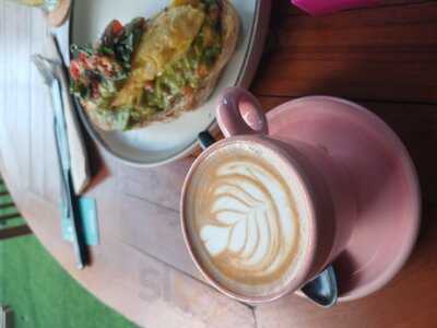 Street 32 Cocktail Bar & Eatery