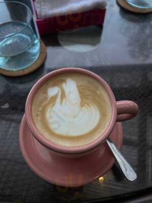 Street 32 Cocktail Bar & Eatery