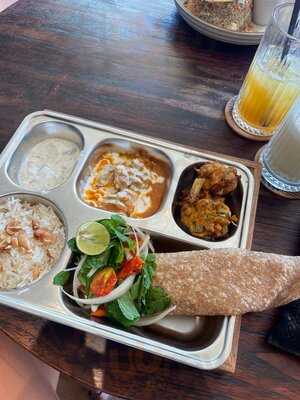 Street 32 Cocktail Bar & Eatery