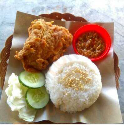 Ayam Gepuk Pak Gembus Kadipiro