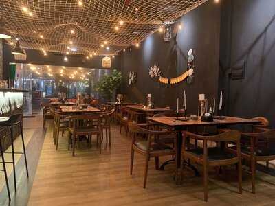 Miss Mendes Resto & Bar