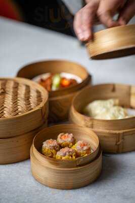 Liu Li Palace Seafood Restaurant