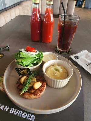 Justus Steakhouse Cipete