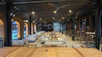 Barley & Barrel Beer Garden