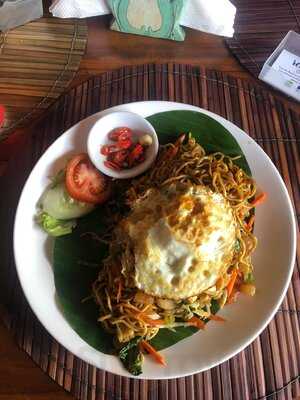 Yummy Yummy Food & Drink