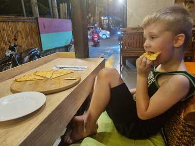 Yummy Yummy Food & Drink