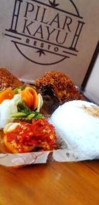 Pilar Kayu Resto