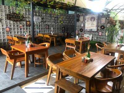 Pilar Kayu Resto
